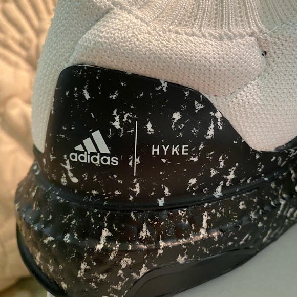 MEN’s Adidas HYKE ULTRABOOST size 9.5 - Picture 8 of 13